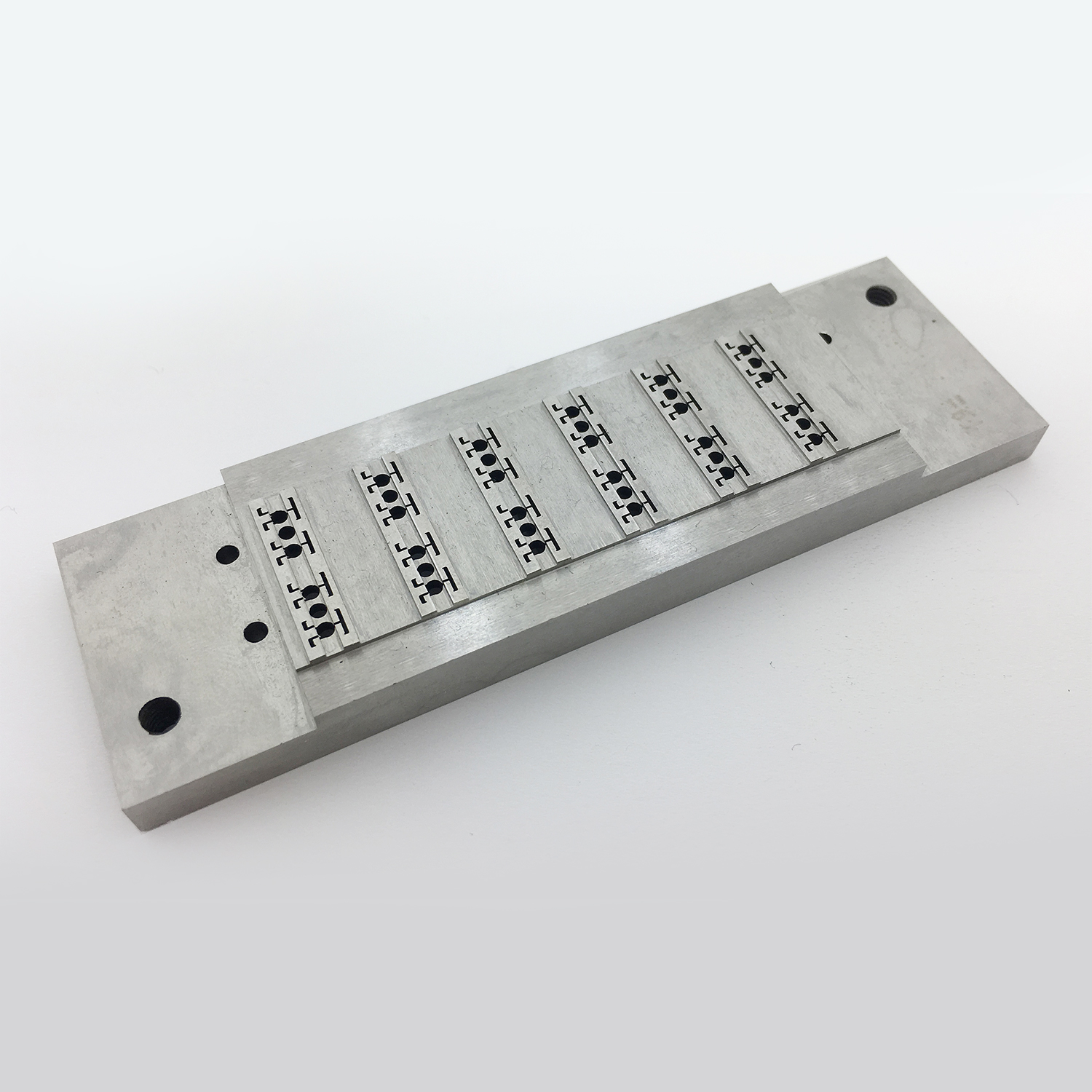 剥製てん パンチガイド | 製品情報 | ヤマハロボティクス | Yamaha Robotics Co