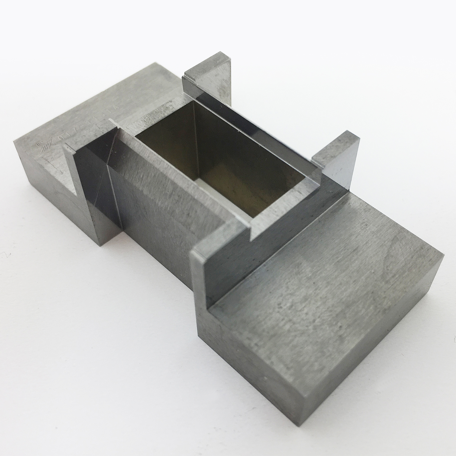 Lead cutting die